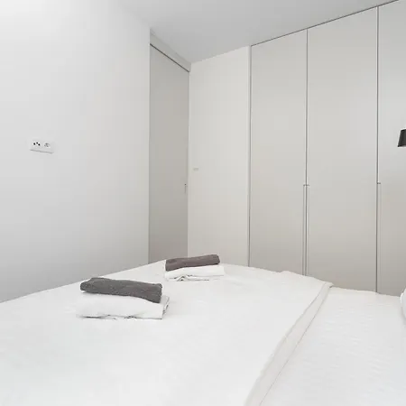 Beautiful Apartment With Parking In Mennica Residence Warsaw Exterior photo