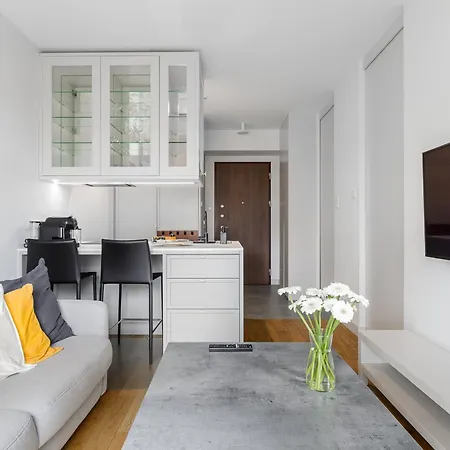 Beautiful Apartment With Parking In Mennica Residence Warsaw Exterior photo