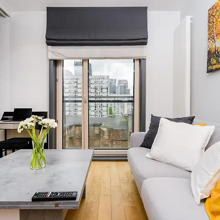 Beautiful Apartment With Parking In Mennica Residence Warsaw Exterior photo