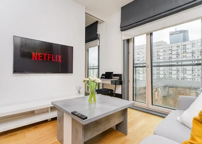 Beautiful Apartment With Parking In Mennica Residence